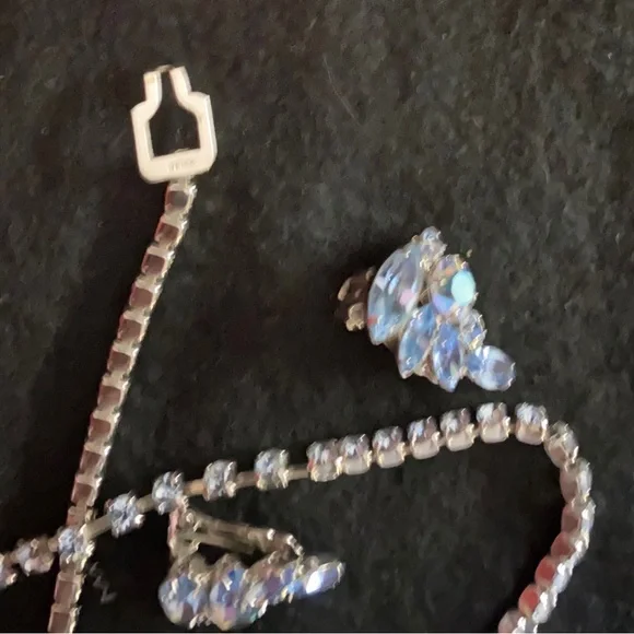 WEISS NECKLACE/ EARRINGS